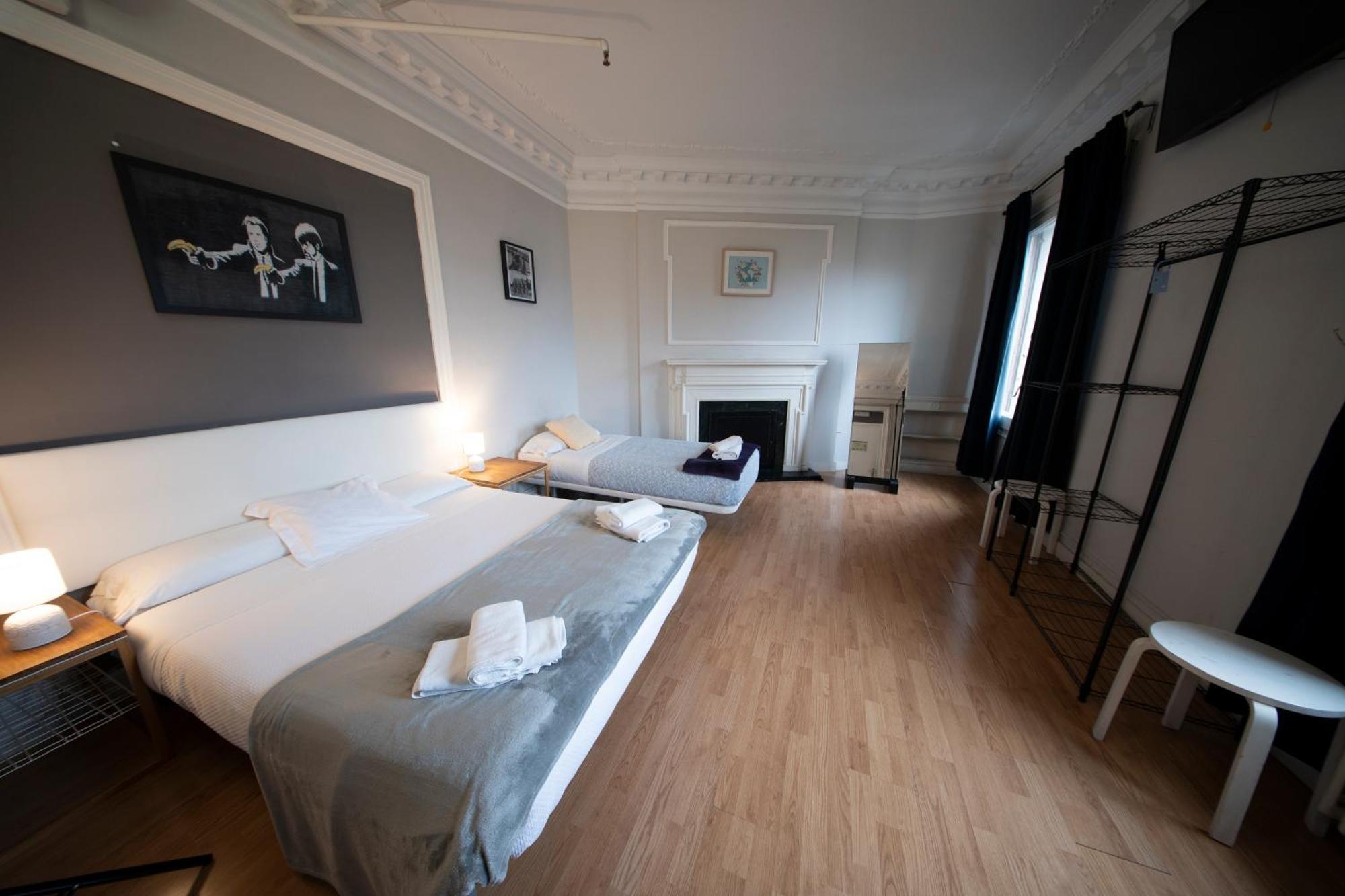 Dreibettzimmer mit Gemeinschaftsbad
